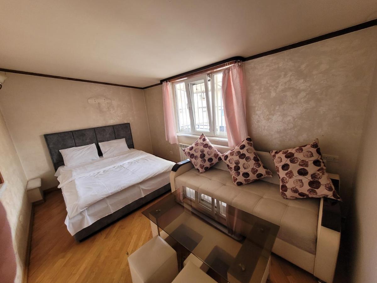 Tumanyan Hostel And Tours Erevan Esterno foto